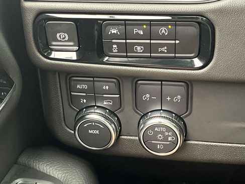 Certified 2025 GMC Yukon Denali w/ Sun & Power Step Package AWD/4WD image 21