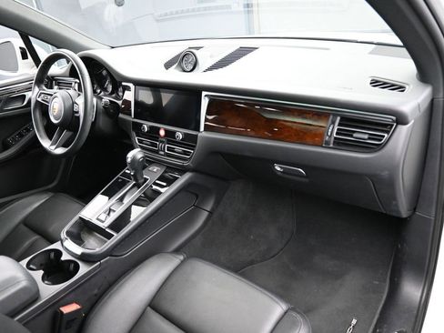 Certified 2022 Porsche Macan AWD/4WD image 30