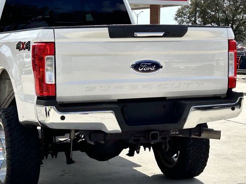 Used 2018 Ford F250 Lariat w/ Chrome Package image 6