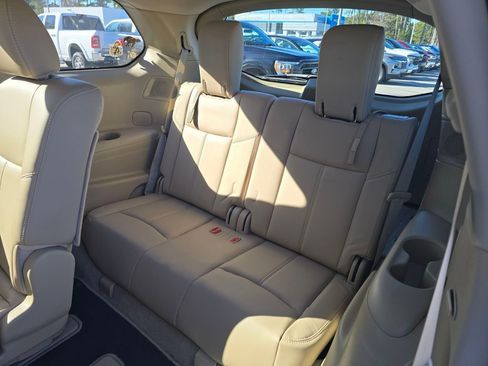 Used 2015 Nissan Pathfinder SL w/ SL Premium Package image 29