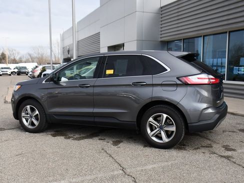 Used 2022 Ford Edge SEL w/ Convenience Package image 3