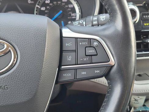 Used 2021 Toyota Highlander Platinum AWD/4WD image 13