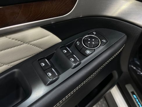 Used 2016 Ford Explorer Platinum image 16