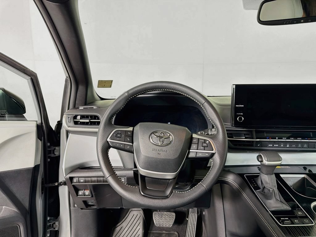 Used 2025 Toyota Sienna XSE AWD/4WD image 20