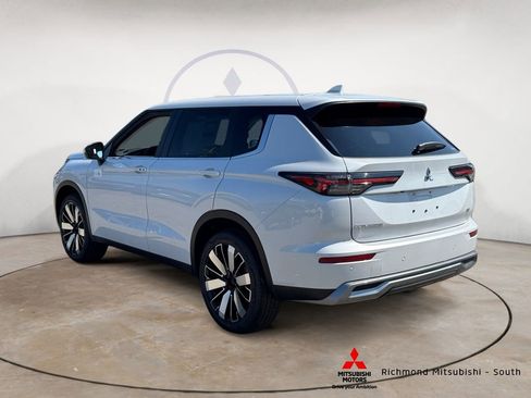 New 2025 Mitsubishi Outlander SE image 5