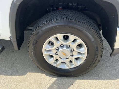 Used 2025 Chevrolet Silverado 2500 LT AWD/4WD image 14