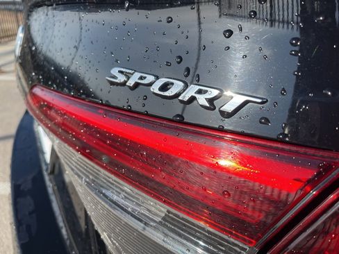 Used 2024 Honda Civic Sport image 9