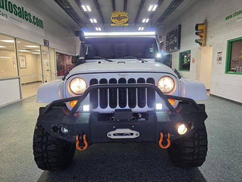 Used 2013 Jeep Wrangler Unlimited Sahara w/ Dual Top Group AWD/4WD image 3