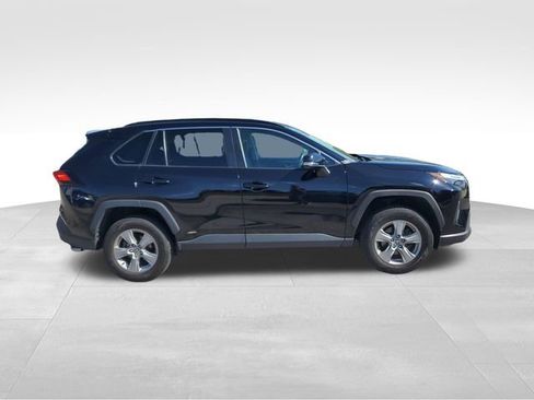 Used 2022 Toyota RAV4 XLE w/ Convenience Package AWD/4WD image 3