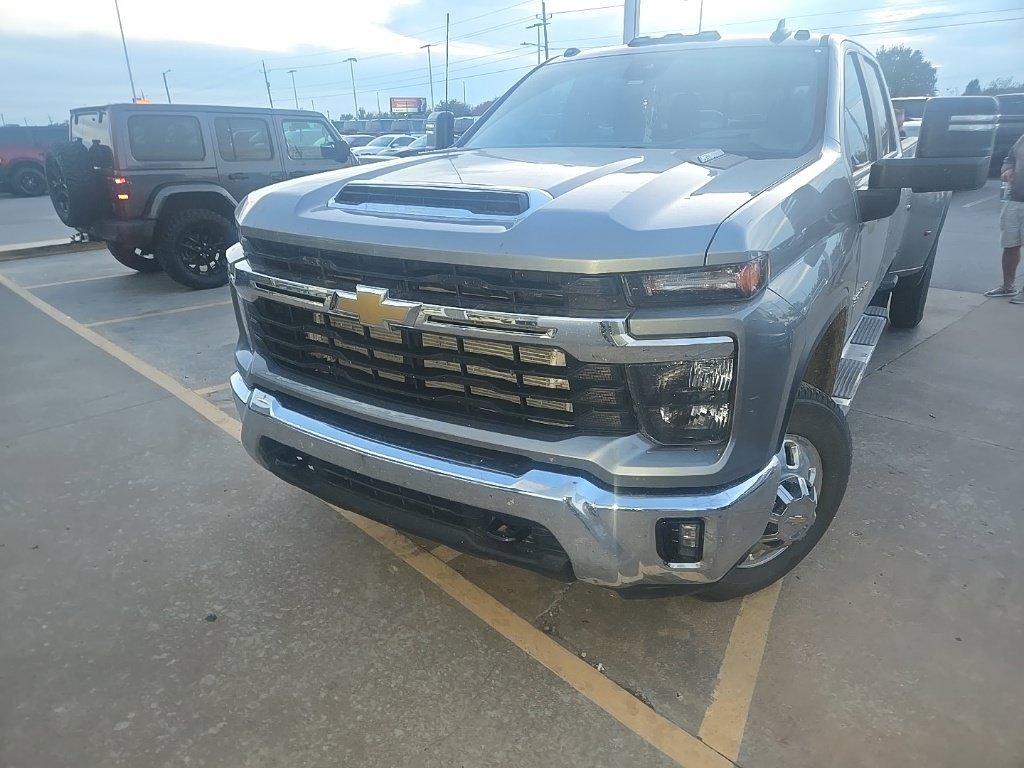 Used 2026 Chevrolet Silverado 3500 LT w/ Convenience Package AWD/4WD image 1