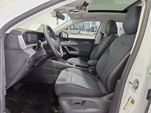 New 2026 Volkswagen Tiguan SE FWD image 17