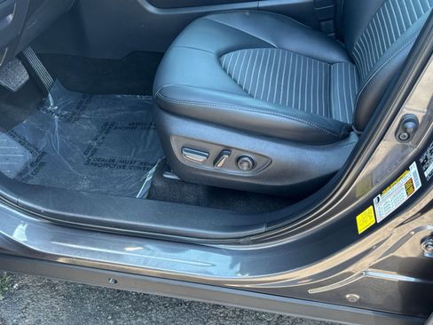 Used 2025 Toyota Highlander XSE AWD/4WD image 23