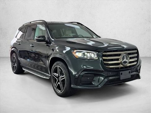 Used 2025 Mercedes-Benz GLS 450 4MATIC image 3