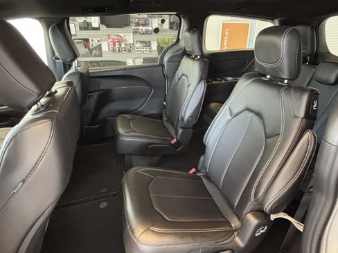 Used 2026 Chrysler Pacifica Select FWD image 19
