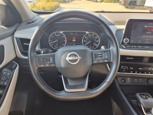 Used 2025 Nissan Rogue SV FWD image 23