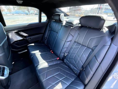 Used 2023 BMW 760i xDrive w/ Executive Package image 21