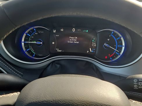 Used 2024 Chrysler Pacifica Limited FWD image 26