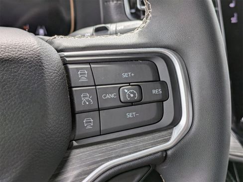 Used 2024 Jeep Wagoneer L Series III w/ Flexible Seating Group image 30