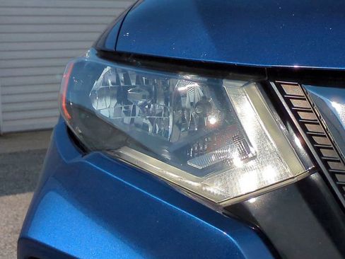 Used 2020 Nissan Rogue SV image 10