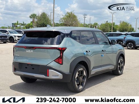 New 2027 Kia Seltos S FWD image 6