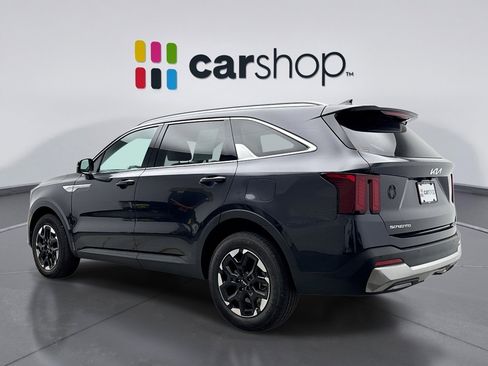 Used 2025 Kia Sorento S w/ Panoramic Sunroof Package image 3