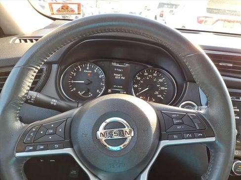 Used 2017 Nissan Rogue SV image 15