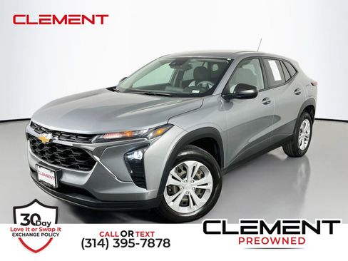 Used 2025 Chevrolet Trax LS w/ Driver Confidence Package FWD image 1