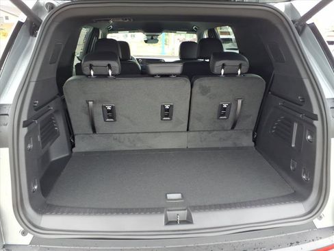New 2026 Chevrolet Traverse LT w/ Driver Confidence Package image 8