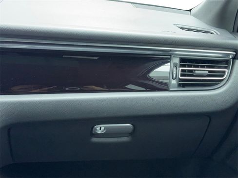 Used 2021 Porsche Macan S image 20