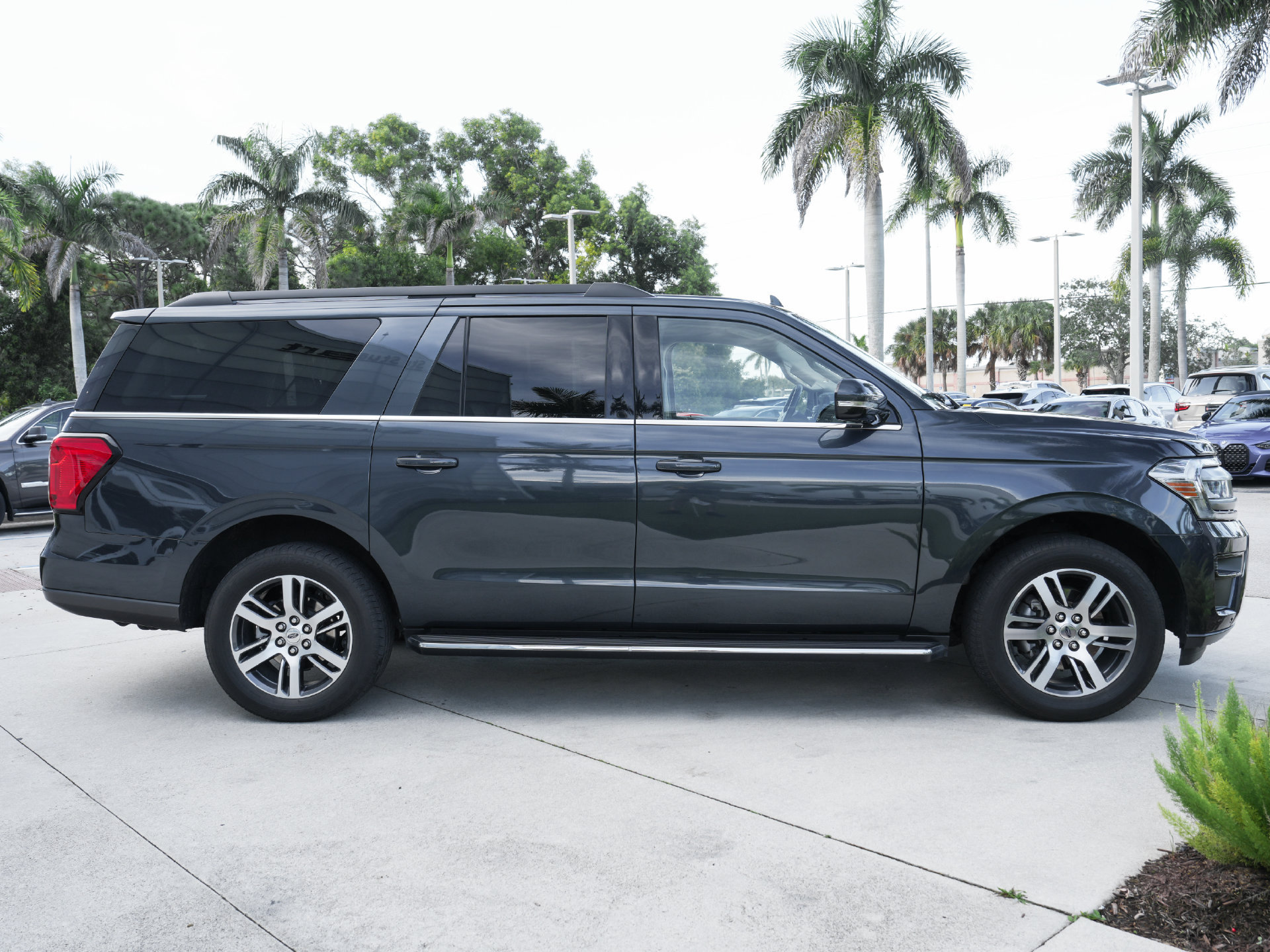 Used 2023 Ford Expedition Max XLT RWD image 5