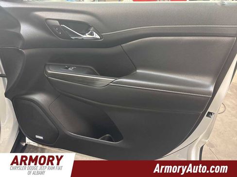 Used 2023 GMC Acadia SLT image 40