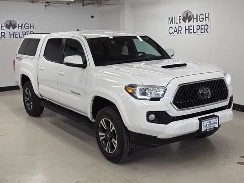 Used 2018 Toyota Tacoma TRD Sport w/ Technology Package AWD/4WD image 4