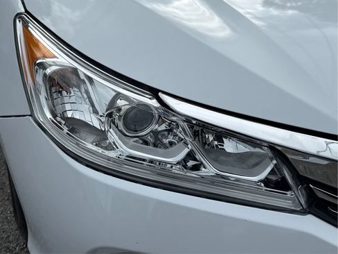 Used 2017 Honda Accord EX image 9