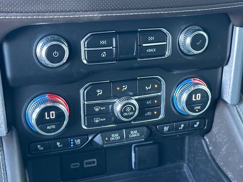 Used 2023 GMC Yukon SLT image 24