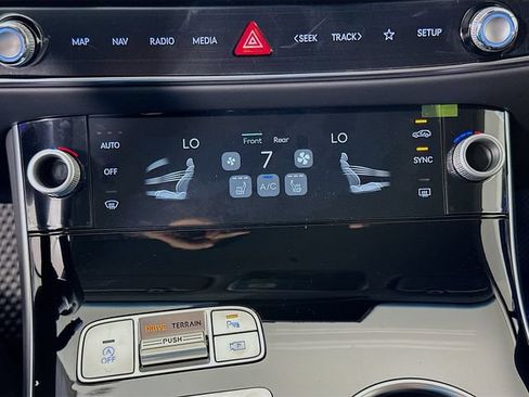 New 2026 Genesis GV70 2.5T AWD/4WD image 14