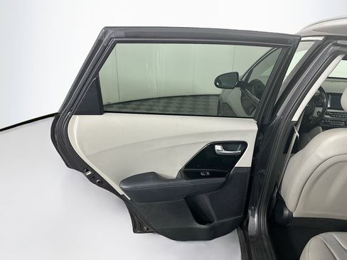 Used 2018 Kia Niro EX image 24