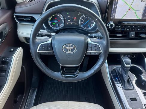 Used 2022 Toyota Highlander Limited image 13