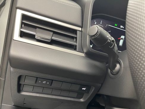 New 2025 Mitsubishi Outlander SE image 7