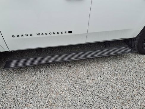 Used 2024 Jeep Grand Wagoneer Series III w/ Rear Seat Video Group 1 image 31