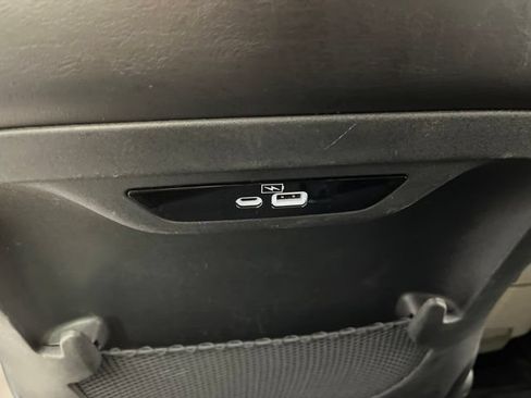 Used 2023 Chrysler Pacifica Touring-L FWD image 45