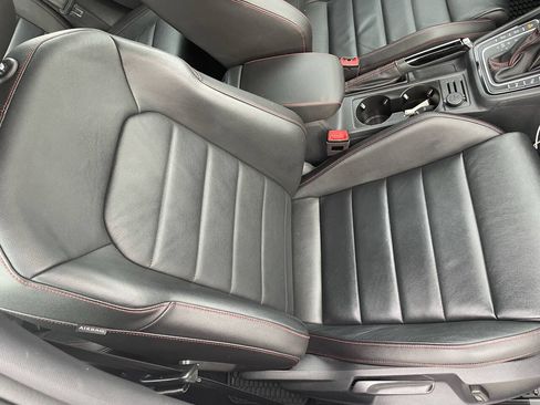 Used 2019 Volkswagen Golf 4-Door FWD image 14