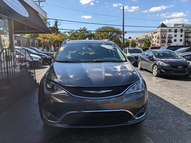 Used 2018 Chrysler Pacifica Touring-L FWD image 6