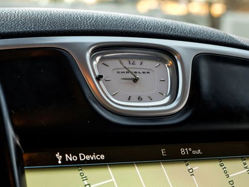 Used 2017 Chrysler 300 Limited w/ Value Package image 32