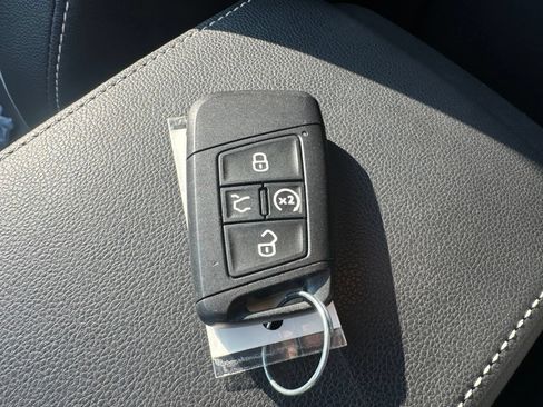 Used 2024 Volkswagen Tiguan SEL R-Line w/ MDO Package, Two-Row AWD/4WD image 7