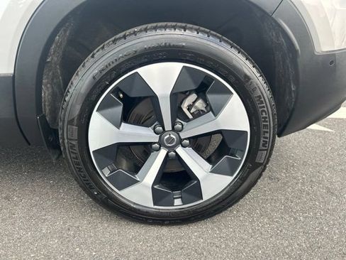 Certified 2025 Volvo XC40 B5 Plus AWD/4WD image 9