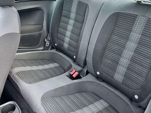 Used 2012 Volkswagen Beetle 2.0T image 9