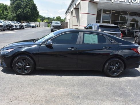 Used 2023 Hyundai Elantra SEL FWD image 8