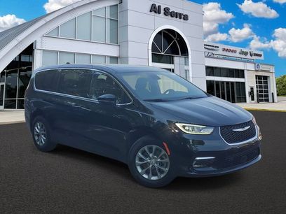 New 2026 Chrysler Pacifica Limited w/ Trailer Tow Group