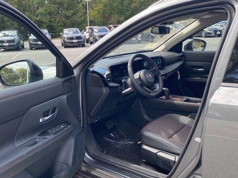 New 2026 Nissan Kicks SR w/ Cold Weather Package image 14