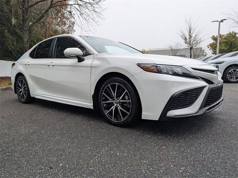 Used 2023 Toyota Camry SE image 10